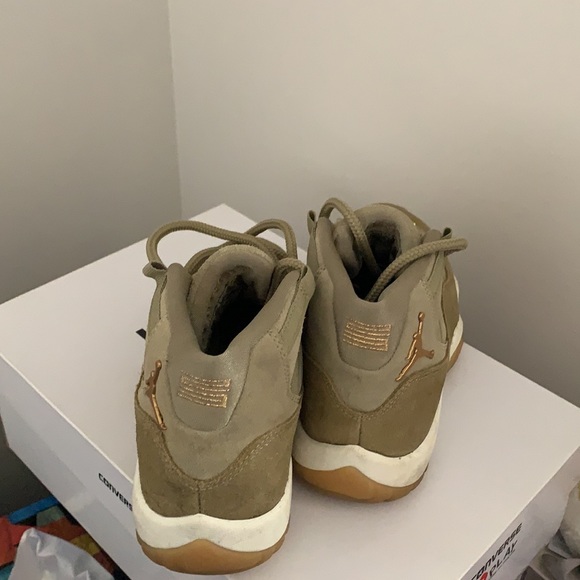 Air Jordan 11 - Picture 3 of 7